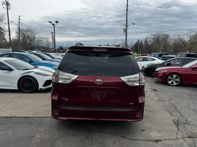 2015 Toyota Sienna 5dr SE 8-Pass FWD - Photo 6