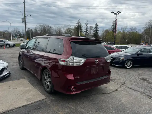 2015 Toyota Sienna 5dr SE 8-Pass FWD - Photo 8