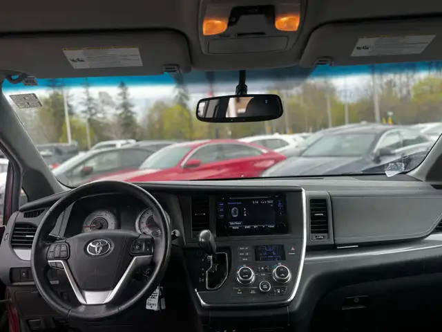 2015 Toyota Sienna 5dr SE 8-Pass FWD - Photo 12