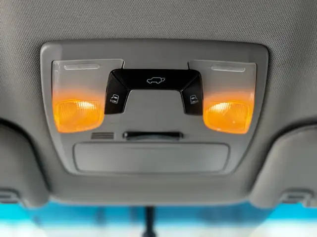 2015 Toyota Sienna 5dr SE 8-Pass FWD - Photo 16