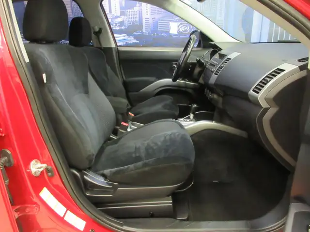 MITSUBISHI OUTLANDER 2012 LS V6 AWD 7 PASSAGERS - Photo 10