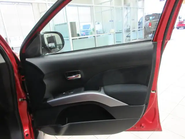 MITSUBISHI OUTLANDER 2012 LS V6 AWD 7 PASSAGERS - Photo 11