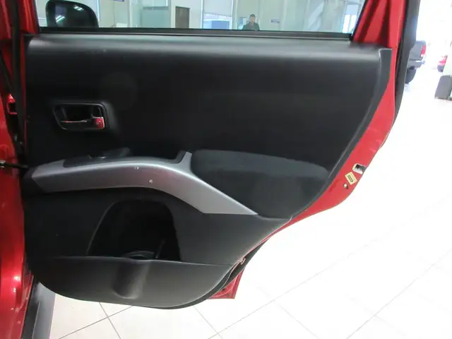 MITSUBISHI OUTLANDER 2012 LS V6 AWD 7 PASSAGERS - Photo 13
