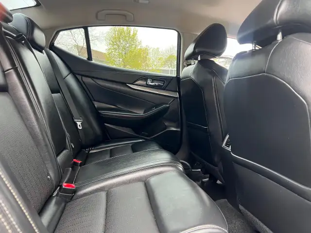 2017 Nissan Maxima LEATHER-NAV-BACK CAM-HEATED SEATS & MORE! - Photo 14