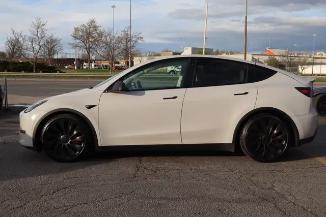 2021 Tesla Model Y - Photo 4