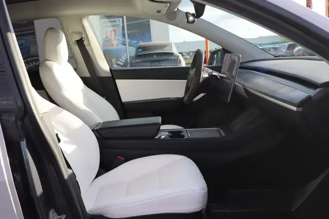 2021 Tesla Model Y - Photo 11