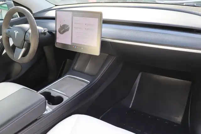 2021 Tesla Model Y - Photo 12