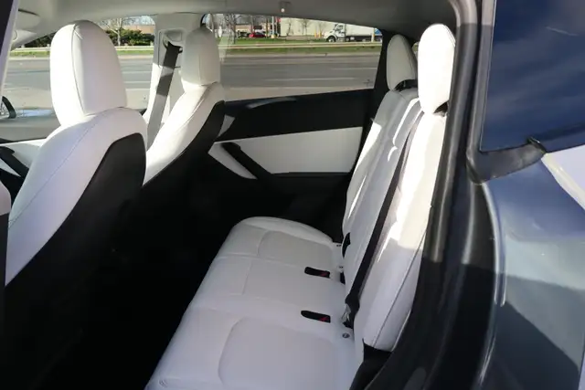 2021 Tesla Model Y - Photo 14