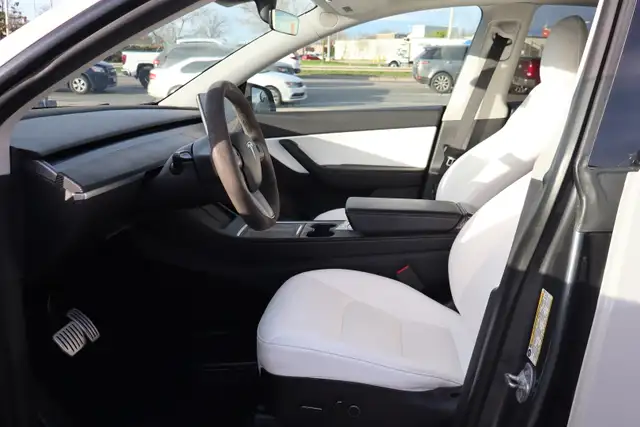 2021 Tesla Model Y - Photo 18