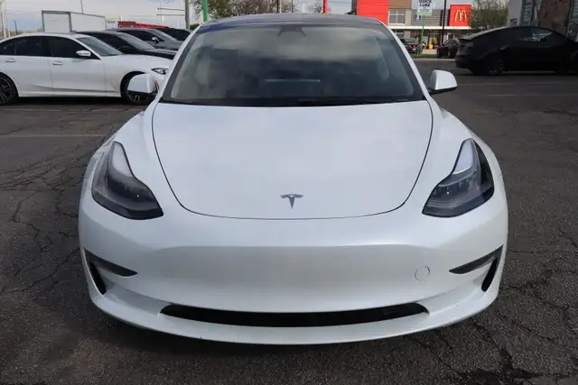 2023 Tesla Model 3 - Photo 2