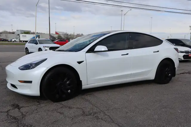 2023 Tesla Model 3 - Photo 3