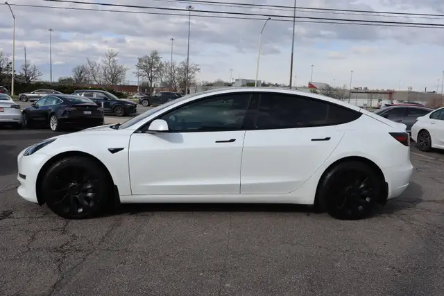 2023 Tesla Model 3 - Photo 4
