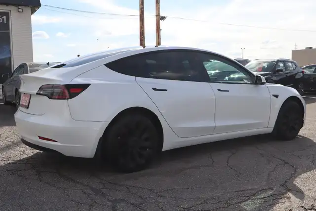 2023 Tesla Model 3 - Photo 7
