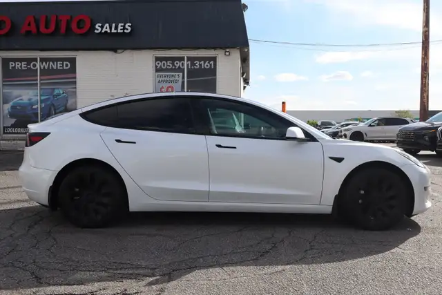 2023 Tesla Model 3 - Photo 8
