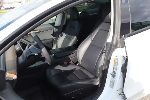 2023 Tesla Model 3 - Photo 12