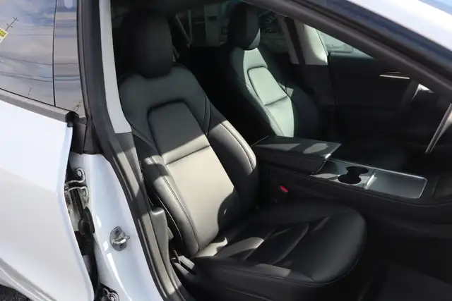 2023 Tesla Model 3 - Photo 13