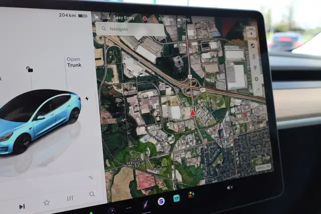 2023 Tesla Model 3 - Photo 16