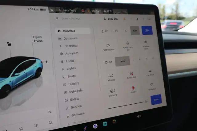 2023 Tesla Model 3 - Photo 17