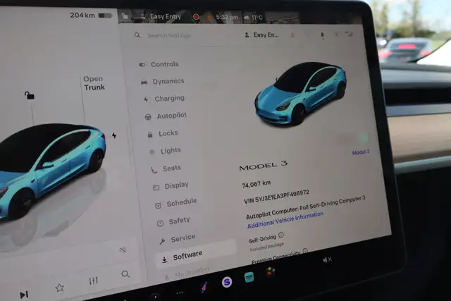2023 Tesla Model 3 - Photo 18
