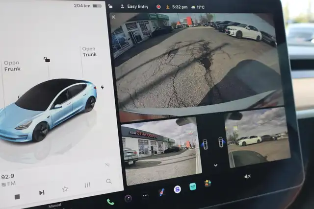 2023 Tesla Model 3 - Photo 20