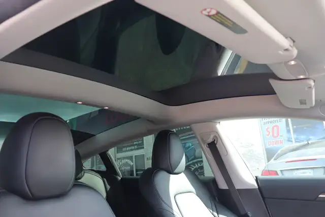 2023 Tesla Model 3 - Photo 21
