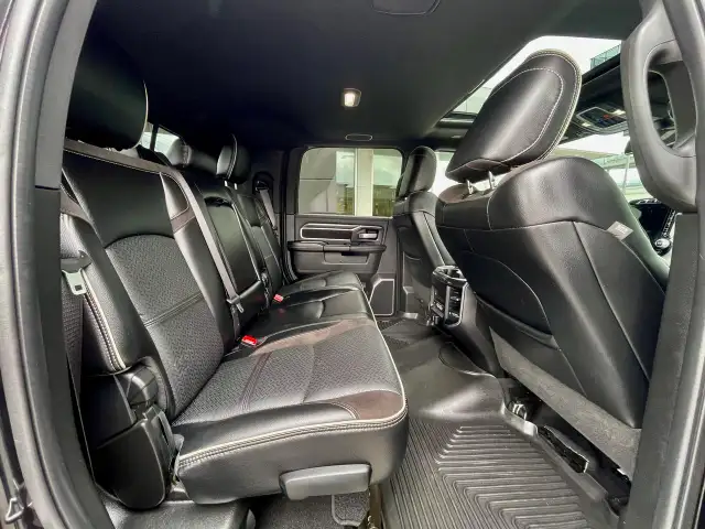 2023 RAM 3500 Laramie 4x4 Mega Cab DIESEL AISIN NIGHT EDITION - Photo 17