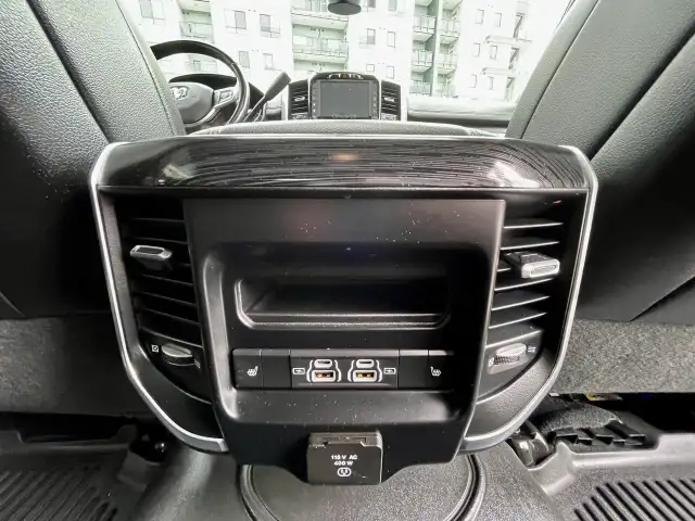 2023 RAM 3500 Laramie 4x4 Mega Cab DIESEL AISIN NIGHT EDITION - Photo 18