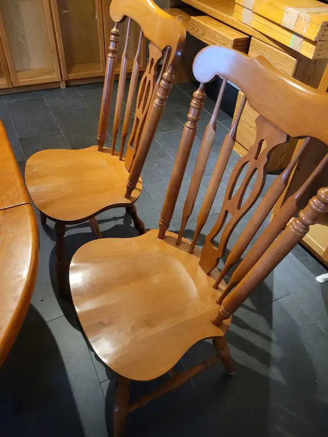 Table and Six chairs - Photo 2