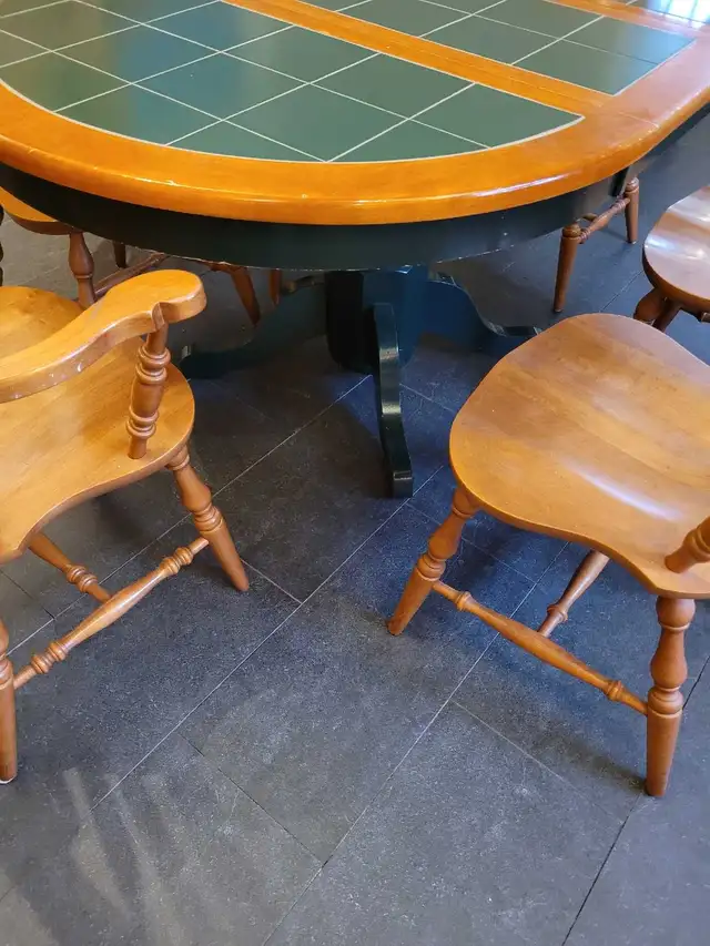 Table and Six chairs - Photo 4