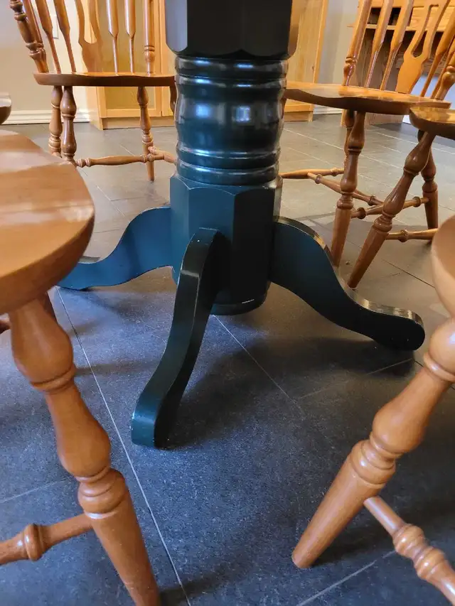 Table and Six chairs - Photo 8