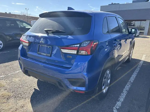 2023 Mitsubishi RVR - Photo 5
