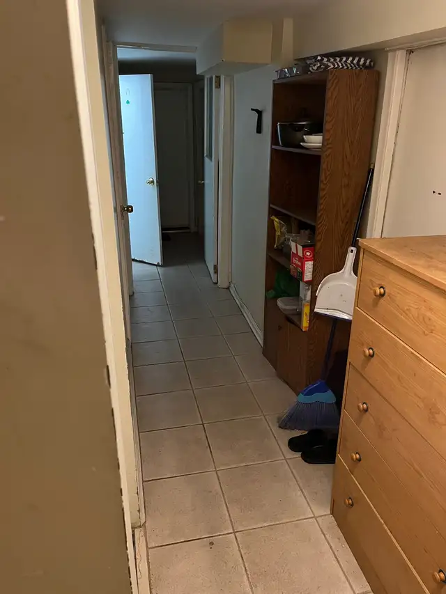 Bright basement room near Cedarvale (Eglinton W.) subway station - Photo 5