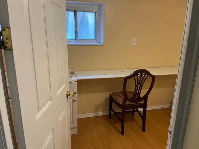 Bright basement room near Cedarvale (Eglinton W.) subway station - Photo 8