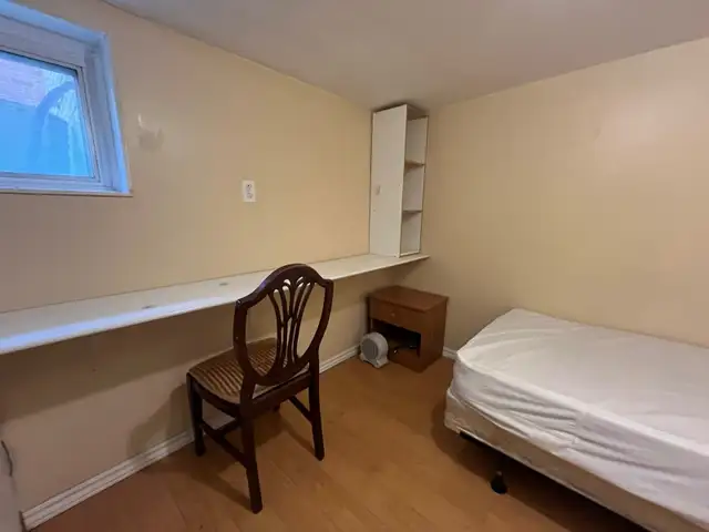 Bright basement room near Cedarvale (Eglinton W.) subway station - Photo 9