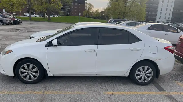 2015 Toyota Corolla LE - Photo 2