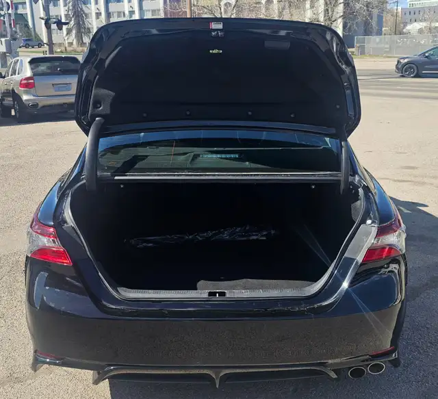 This Sedan/Saloon powered by a Gasoline engine featuring 4x2.S - Photo 6