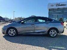 2018 Chevrolet Cruze - Photo 2