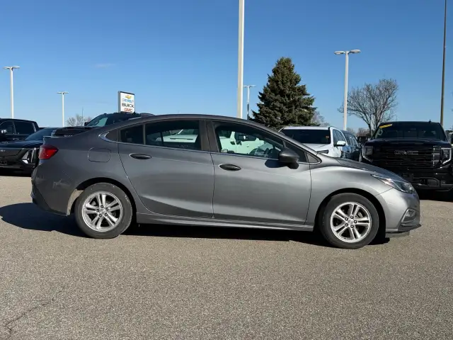 2018 Chevrolet Cruze - Photo 5