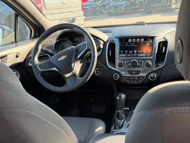 2018 Chevrolet Cruze - Photo 12