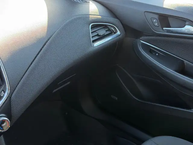 2018 Chevrolet Cruze - Photo 16
