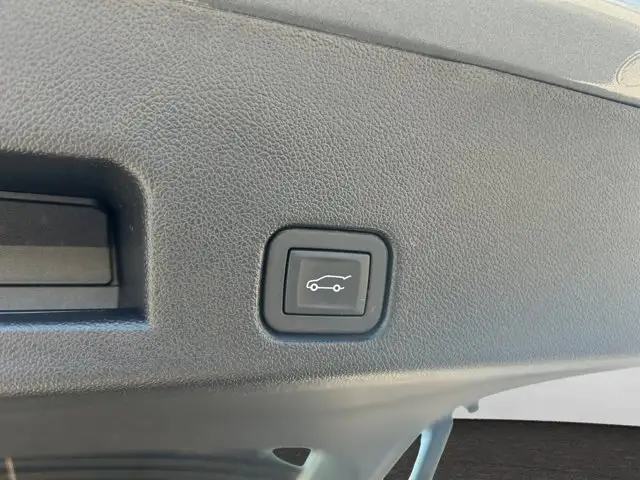 2026 GMC Acadia Elevation AWD - Photo 11