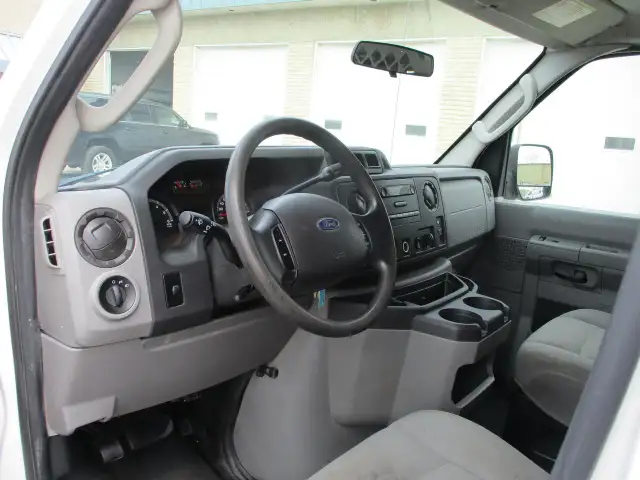2012 Ford Econoline Commercial - Photo 8