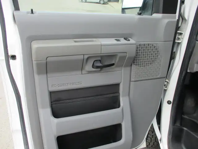 2012 Ford Econoline Commercial - Photo 9