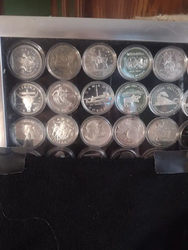 27 Canadian silver dollars all UNC. 1971 to 1997 beautiful coins - Photo 2