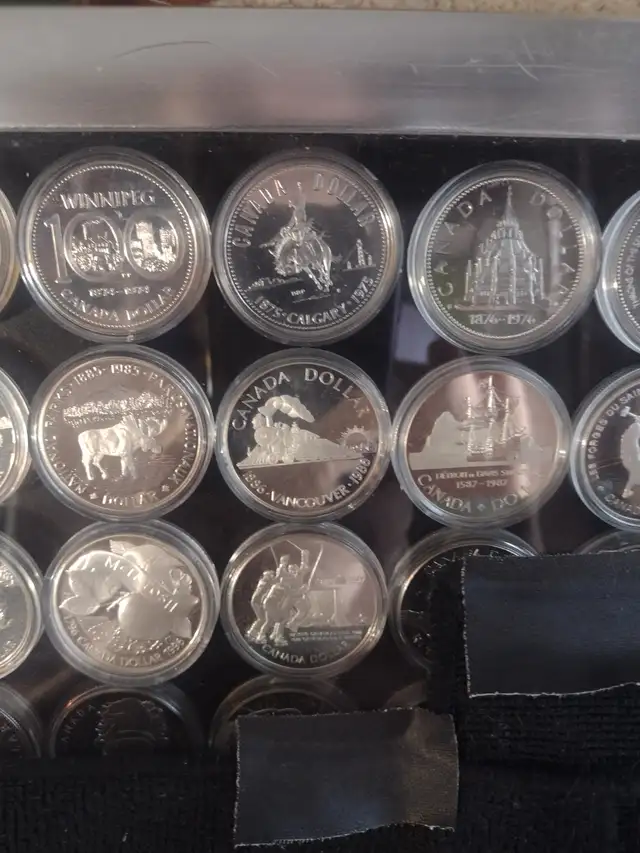 27 Canadian silver dollars all UNC. 1971 to 1997 beautiful coins - Photo 5