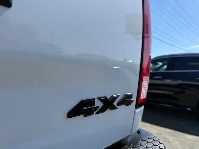 2021 Ram 1500 Classic CREW CAB! CLEAN CARFAX! 4X4! BRAND NEW BFG - Photo 12