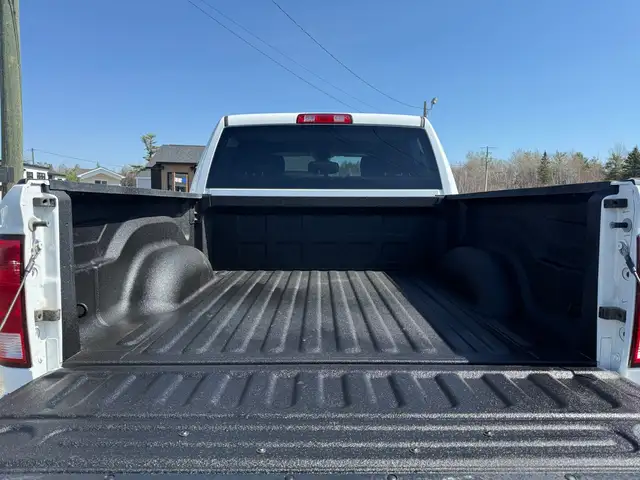2021 Ram 1500 Classic CREW CAB! CLEAN CARFAX! 4X4! BRAND NEW BFG - Photo 13