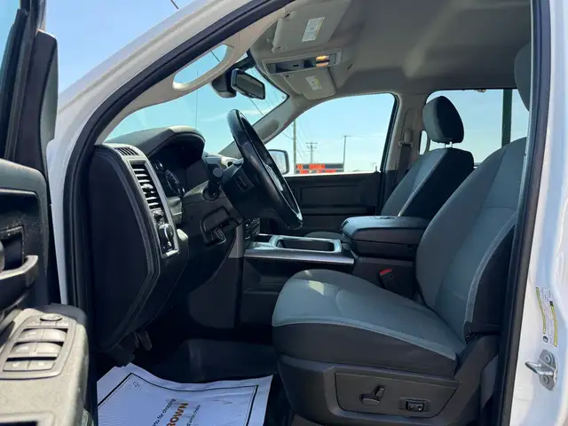 2021 Ram 1500 Classic CREW CAB! CLEAN CARFAX! 4X4! BRAND NEW BFG - Photo 14