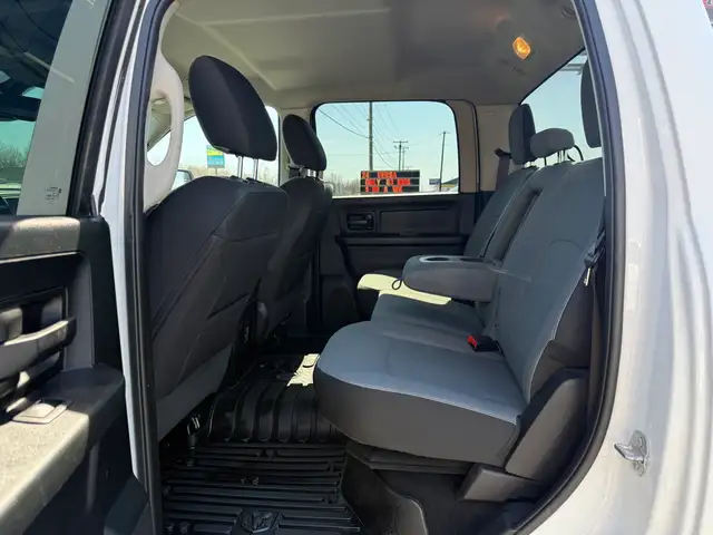 2021 Ram 1500 Classic CREW CAB! CLEAN CARFAX! 4X4! BRAND NEW BFG - Photo 17