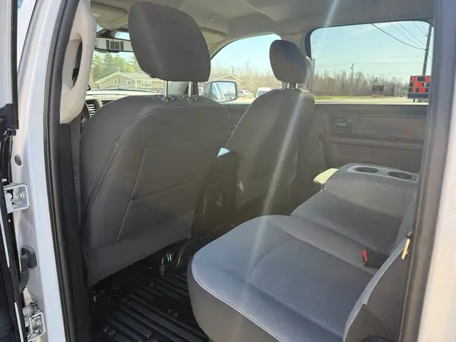 2021 Ram 1500 Classic CREW CAB! CLEAN CARFAX! 4X4! BRAND NEW BFG - Photo 19